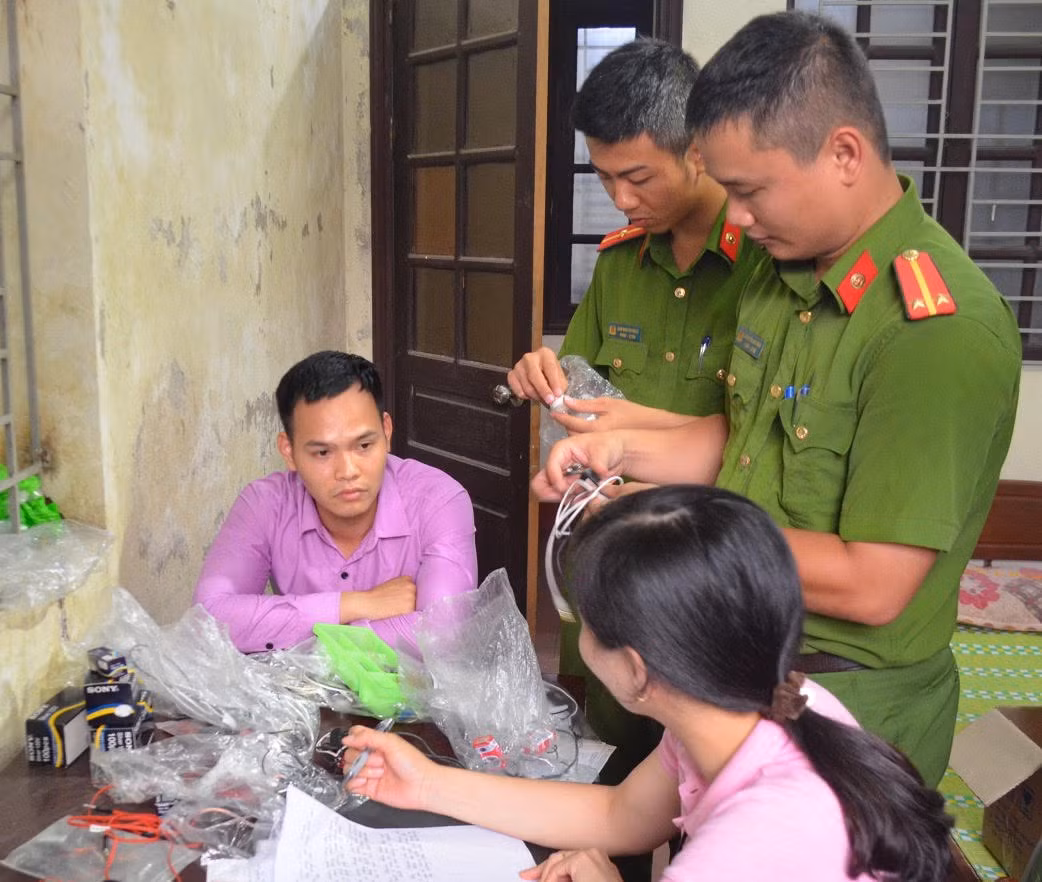 Cho thí sinh thuê thiết bị công nghệ để gian lận thi cử ảnh 1
