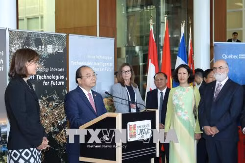 Thủ tướng dự buổi trình diễn công nghệ thông minh tại Đại học Laval, Canada ảnh 3