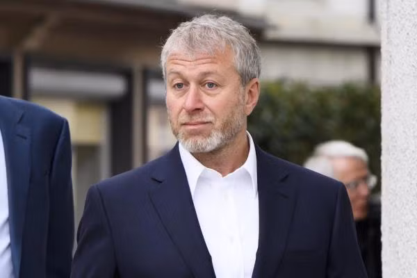 Tỷ phú Roman Abramovich dừng dự án cải tạo sân vận động Stamford Bridge ảnh 1