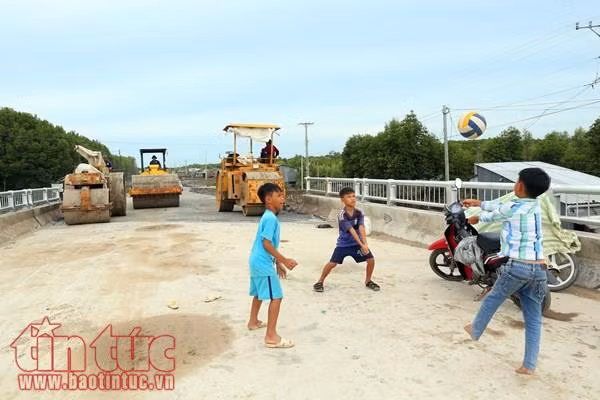 Hiện hữu tuyến đường ‘ý đảng lòng dân’ nối liền Đất Mũi, Cà Mau ảnh 6