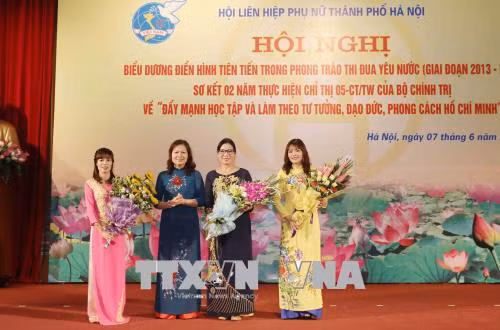 Những bông hoa trong 'vườn hoa' yêu nước ở Thủ đô ảnh 1