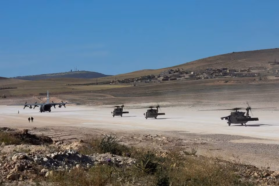 Chiêm ngưỡng dàn máy bay Mỹ ‘thả dáng’ tại căn cứ Syria ảnh 5