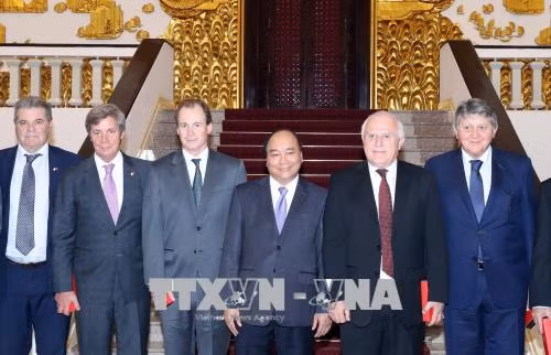 Thủ tướng Nguyễn Xuân Phúc tiếp đoàn lãnh đạo ba tỉnh miền Trung Argentina ảnh 1