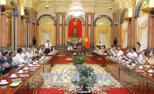 Phó Chủ tịch nước Đặng Thị Ngọc Thịnh tiếp Đoàn đại biểu người có công tỉnh Vĩnh Long ảnh 1