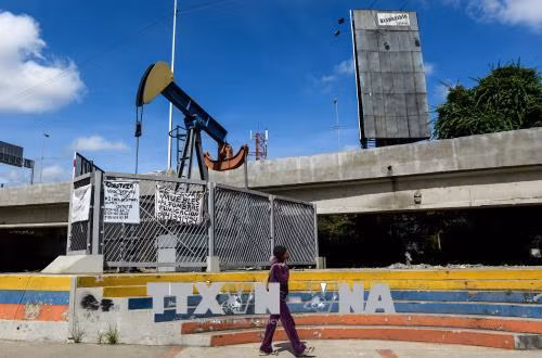 Giá dầu tăng cao kỷ lục giữa những quan ngại về Venezuela ảnh 1