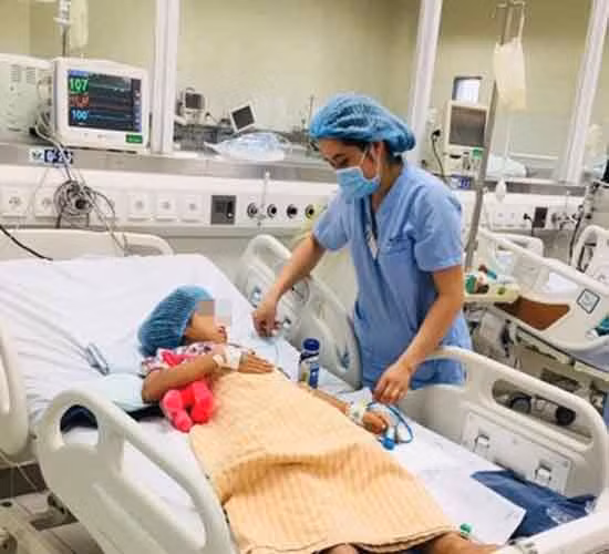Tự làm thịt cóc ăn, bé 11 tuổi tử vong ảnh 1