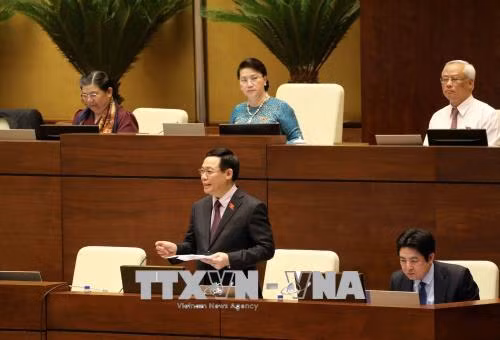 Phiên chất vấn diễn ra trong không khí dân chủ, sôi nổi, thẳng thắn, trách nhiệm ảnh 1