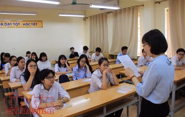 Nhiều thí sinh vẫn quên thẻ dự thi ngày làm thủ tục ảnh 4