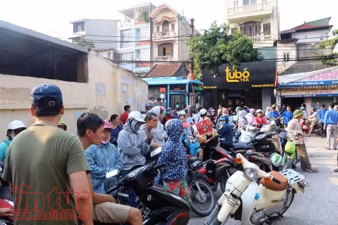 Kết thúc môn thi Toán: Đề thi khó, thí sinh khóc nức nở ảnh 1