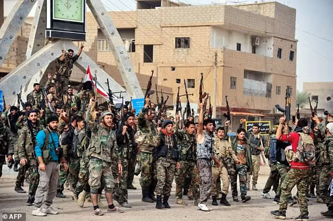 IS tái chiếm một phần thị trấn miền Đông Syria ảnh 1