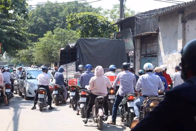 Thí sinh kết thúc môn thi Ngữ văn: Khá hào hứng với đề thi ảnh 2