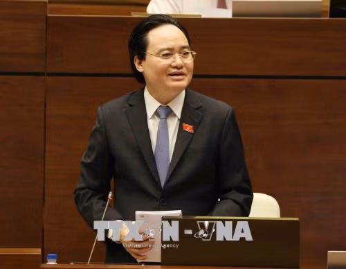 Bộ trưởng Phùng Xuân Nhạ trả lời chất vấn. Ảnh: Phương Hoa/TTXVN
