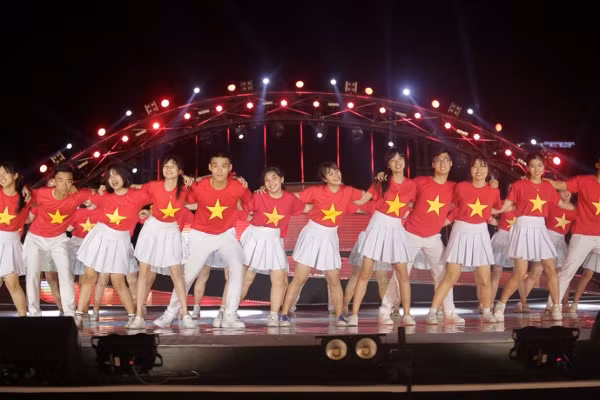 Cuồng nhiệt, sôi động những màn trình diễn flashmob DIFF 2018 ảnh 3