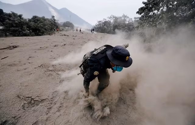 Hiện trường khủng khiếp vụ núi lửa phun trào ở Guatemala ảnh 4