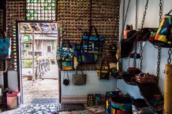 Sản phẩm tái chế của Myanmar thu hút khách du lịch ảnh 1