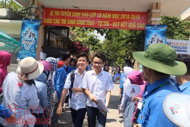Thí sinh kết thúc môn thi Ngữ văn: Khá hào hứng với đề thi ảnh 4