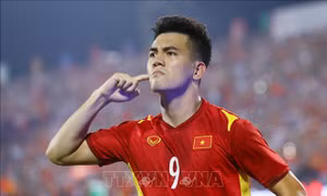 Tiền đạo Nguyễn Tiến Linh và hành trình sống đẹp