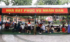 10 nhà bạt dã chiến phục vụ nhân dân xem diễu binh, diễu hành