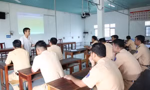 Cảnh sát giao thông sẵn sàng cho nhiệm vụ sát hạch, cấp Giấy phép lái xe