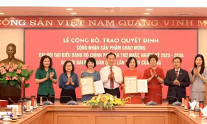 Sách ảnh của TTXVN được công nhận SP chào mừng Đại hội Đảng bộ Chính phủ