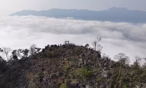 Du khách săn mây trên cao nguyên Mộc Châu