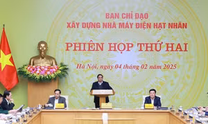 'Vừa chạy, vừa xếp hàng' triển khai dự án điện hạt nhân