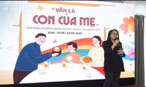 Ra mắt ấn phẩm 'Vẫn là con của mẹ' dành cho cha mẹ có con thuộc cộng đồng LGBT