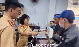 Công an TP Hồ Chí Minh tiếp nhận hồ sơ cấp, đổi giấy phép lái xe từ ngày 1/3.