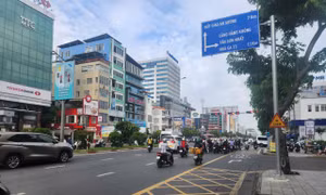 Vạch mắt võng tại các điểm giao thông phức tạp như giao lộ Cộng Hòa – 18E.