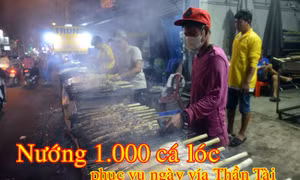 Một cửa hàng trên đường Tân Kỳ - Tân Quý (quận Tân Phú) đã nướng xuyên đêm 1.000 con cá phục vụ cho ngày vía Thần Tài.