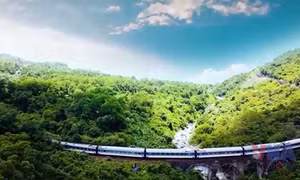 Hành trình đường sắt Bắc - Nam được xếp hạng tuyệt vời nhất thế giới 2025