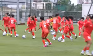 Đội tuyển U16 nữ Việt Nam tập luyện chuẩn bị cho giải vô địch Đông Nam Á 2025