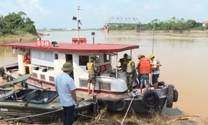 Gấp rút tìm kiếm nạn nhân vụ sập cầu Phong Châu