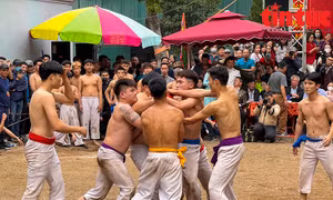 Trai làng Thúy Lĩnh khoe thân hình 6 múi tranh cầu son