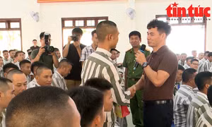 Nghệ sĩ Xuân Bắc giao lưu cùng phạm nhân trại giam Thanh Xuân