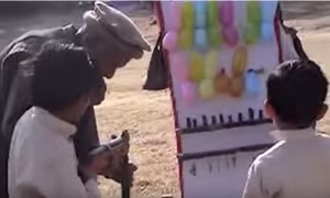 CIA công bố video chưa từng thấy về gia đình của trùm khủng bố Bin Laden