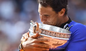 'Vua đất nện' Nadal lập kỷ lục cú ăn 10 Roland Garros