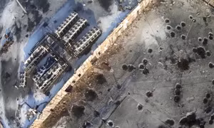 Sân bay Donetsk tan tành trong giao tranh dữ dội