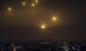 Xem lá chắn phòng thủ Israel đánh chặn tên lửa từ Dải Gaza dội đến