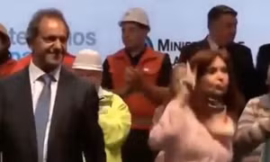 Video Tổng thống Argentina nhún nhảy theo nhạc tạo cơn sốt