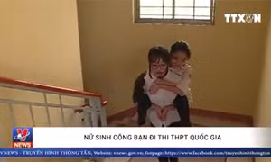 Nữ sinh cõng bạn đi thi Trung học phổ thông Quốc gia