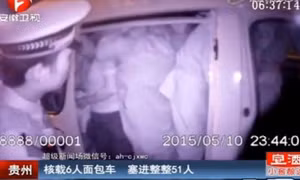 Hãi hùng xe 6 chỗ nhồi... 51 người