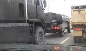 Xe bọc thép tối mật của Nga hiên ngang đi trên đường