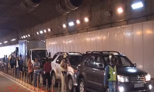 Triển khai nhiều giải pháp chống ùn tắc ở hầm vượt sông Sài Gòn