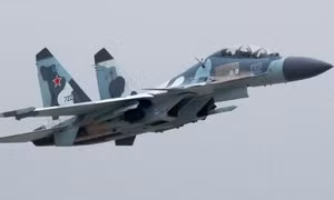 Cận cảnh Su-34 và Su-25 của Nga thực hành phóng tên lửa và ném bom