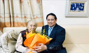 Thủ tướng Phạm Minh Chính thăm nguyên Phó Chủ tịch nước Nguyễn Thị Bình