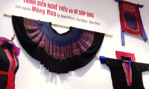 Bảo tồn nghề thêu truyền thống và vẽ sáp ong của người Mông Hoa tỉnh Điện Biên