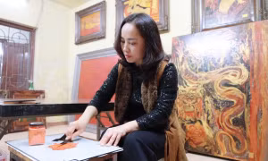 Nữ họa sĩ hơn 20 năm bền bỉ với sơn mài