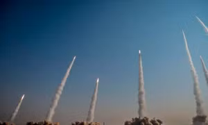Xem những khoảnh khắc tên lửa Iran tấn công Israel: Sức mạnh thật sự đến từ đâu?