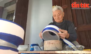 Trăn trở nghề làm khăn xếp truyền thống